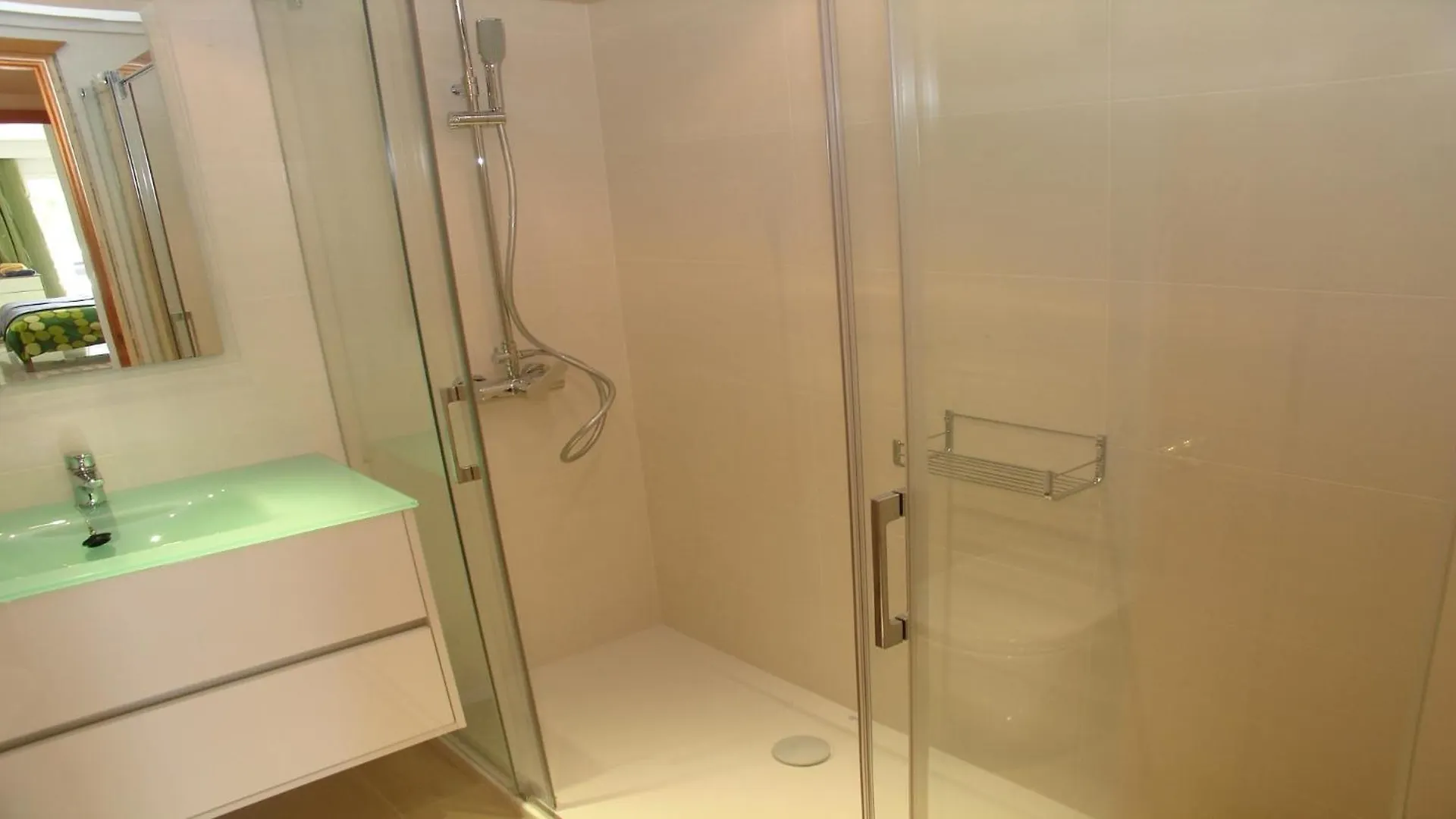 Lovely Penthouse Apartment In Bellresguard 포엔샤 항구